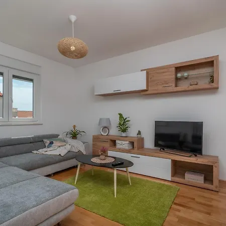 Modern Sinisa, With Terrace Apartamento *